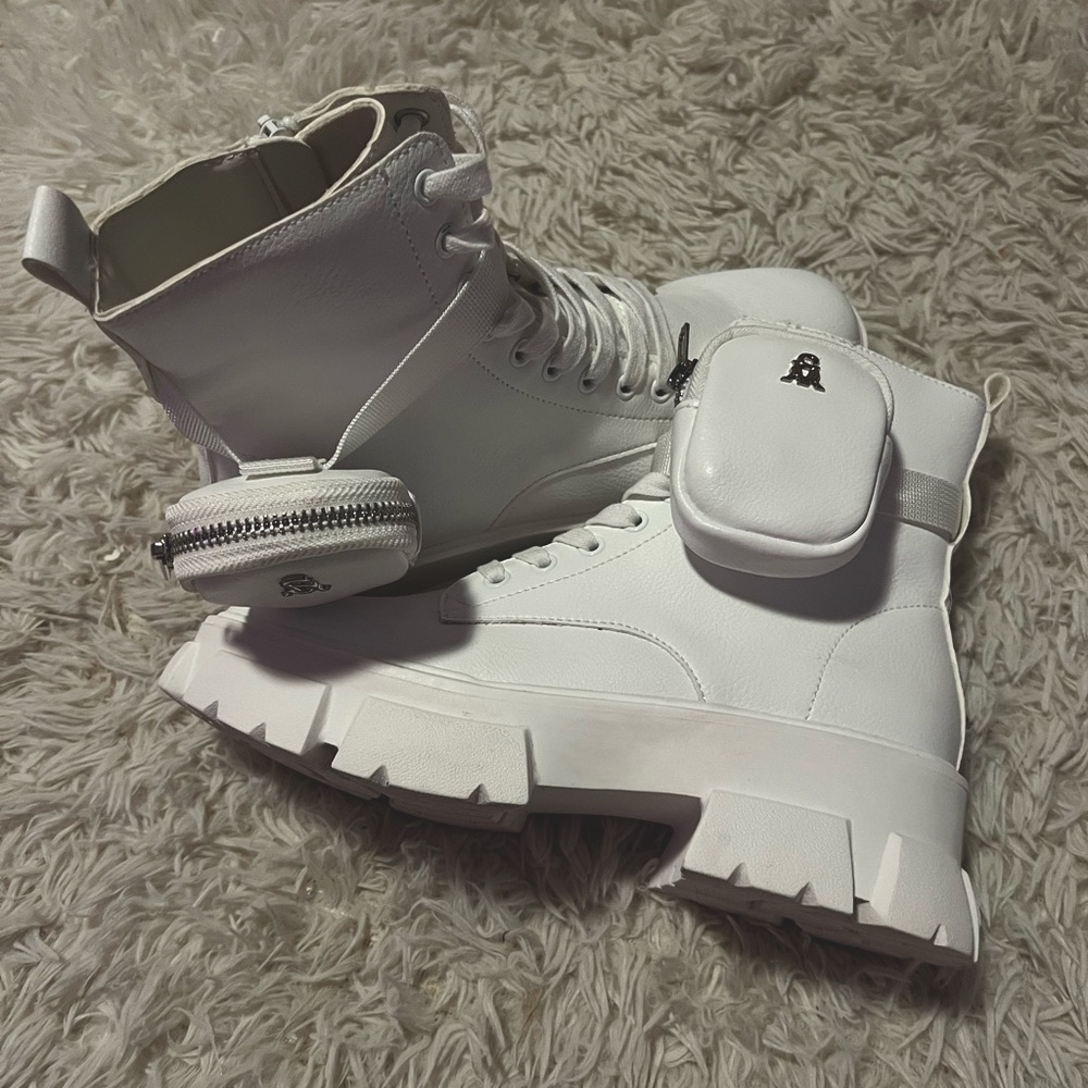 NWT! Steve Madden White Boots